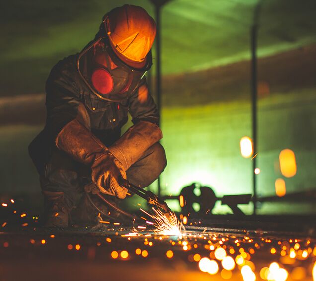 Mitarbeiter beim Schweißen