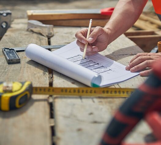 Team bei Gefährdungsbeurteilung im Betrieb – gemeinsam Risiken erkennen und Arbeitsschutz verbessern im Raum Chemnitz