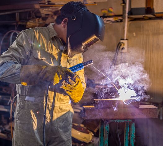 Mitarbeiter beim Schweißen